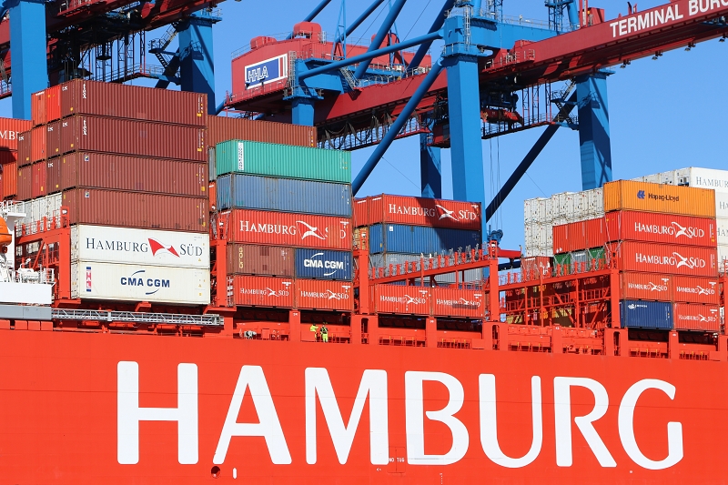 Hamburg Süd mit Containern