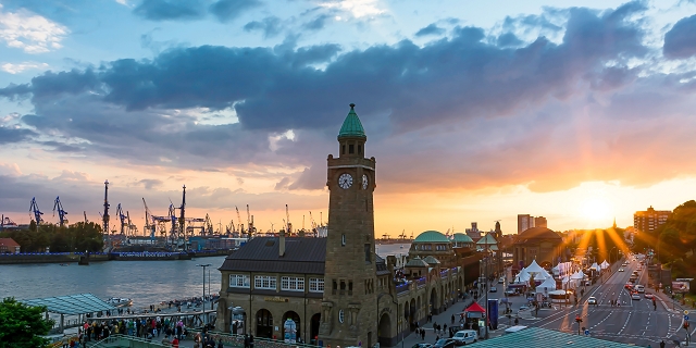 Landungsbrücken Hamburger Hafen 953 | |